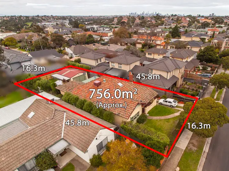 8 Wendora Street, Strathmore VIC 3041