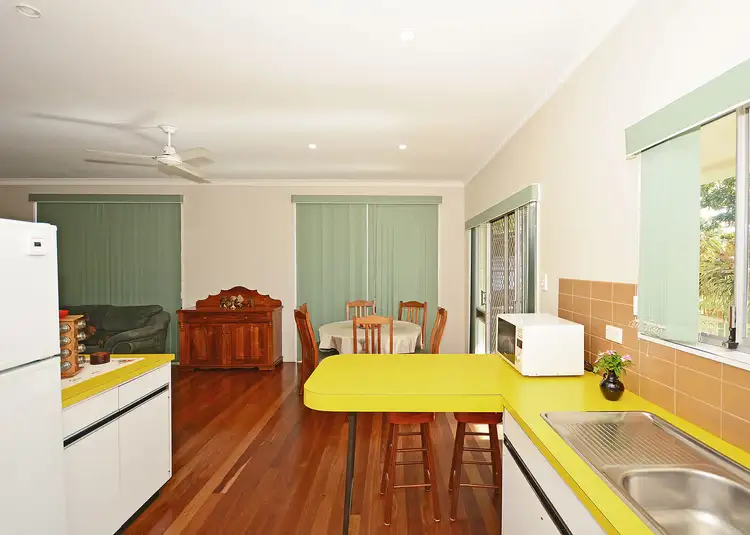 Sixth view of Homely house listing, 10 Parraweena Court, Point Vernon QLD 4655
