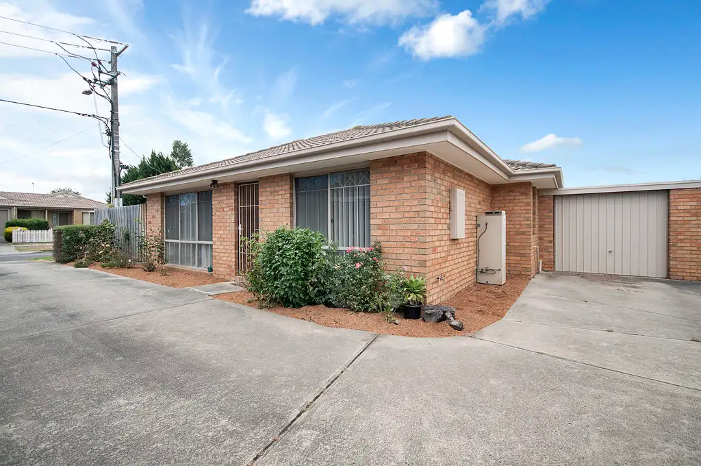 Main view of Homely unit listing, Unit 1/1 Navarre Drive, Cranbourne West VIC 3977