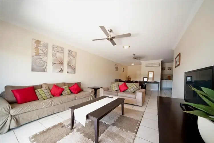 21/21 Shute Harbour Road 'Baybreeze'