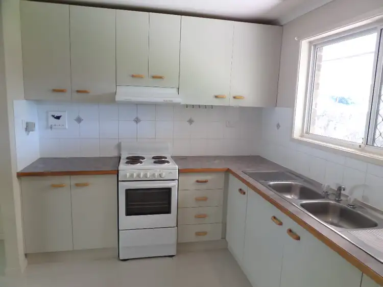 Second view of Homely house listing, 4 Jancoon Court, Carrara QLD 4211