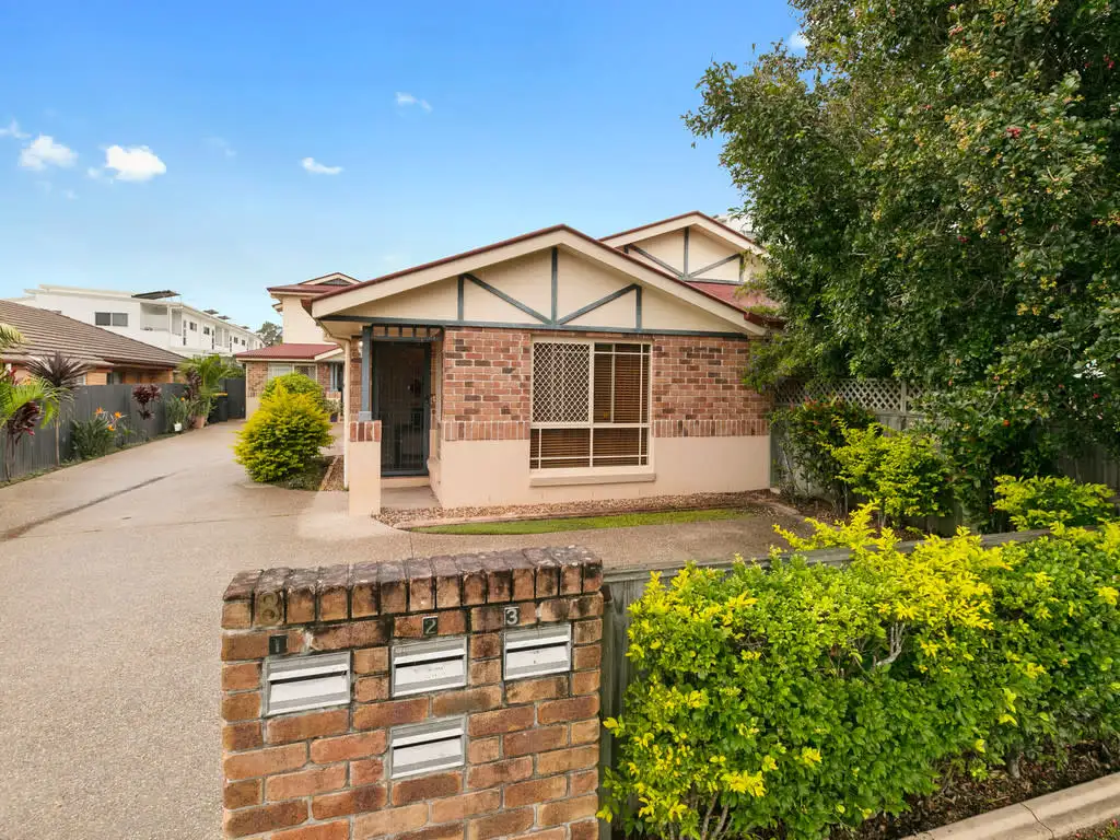 Main view of Homely townhouse listing, 1/8 DRAYTON TERRACE, Wynnum QLD 4178
