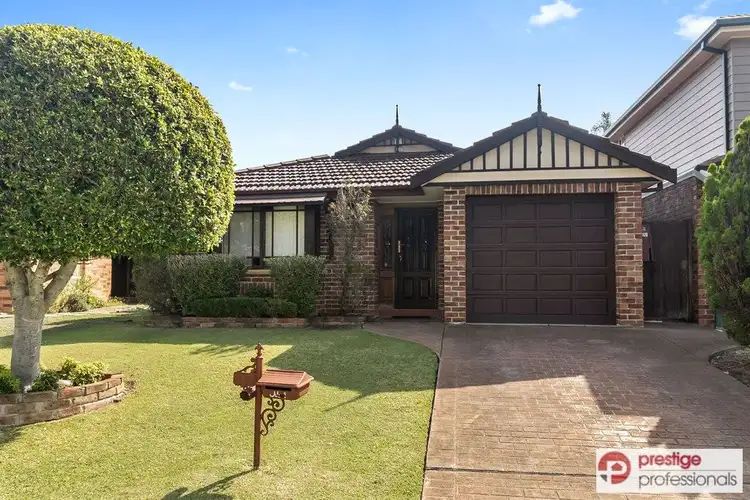 6 Armata Court, Wattle Grove NSW 2173