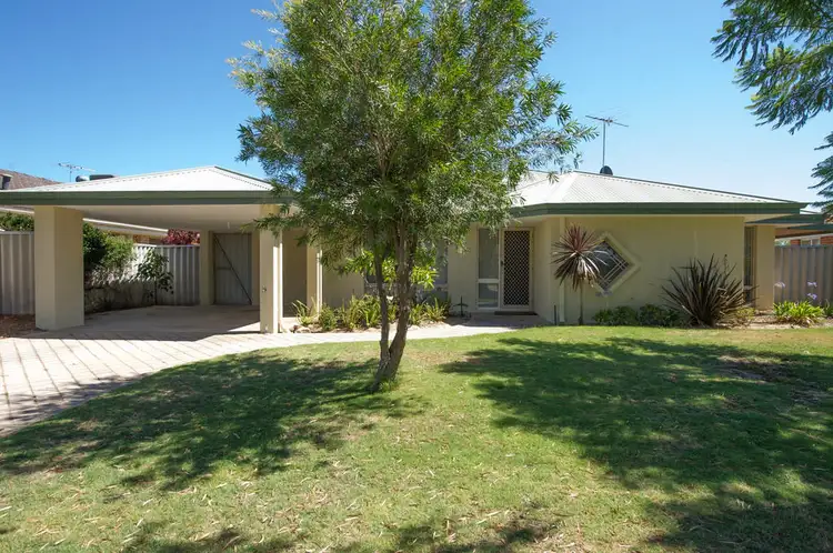 17 Oakwood Cres, Waikiki WA 6169