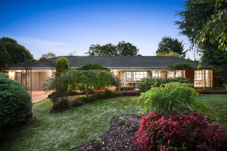 6 Camelot Court, Mooroolbark VIC 3138