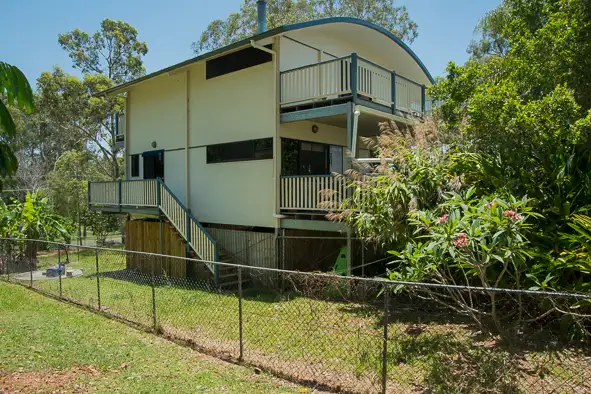 9 SHELLY CRESCENT, Lamb Island QLD 4184