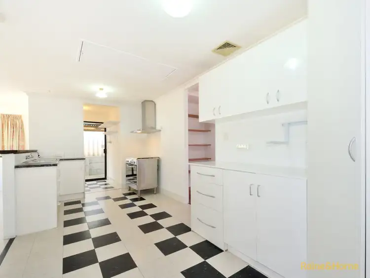 Seventh view of Homely house listing, 10 GIMBON GREEN, Leda WA 6170