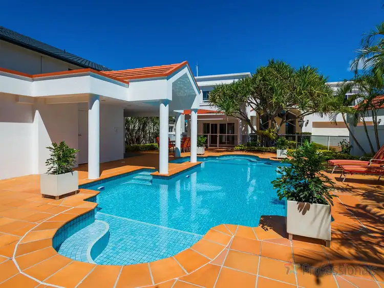 11 Brittanic Crescent, Sovereign Islands QLD 4216