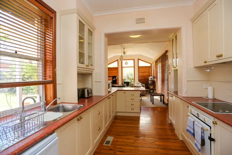 254 Russell Street, Bathurst NSW 2795