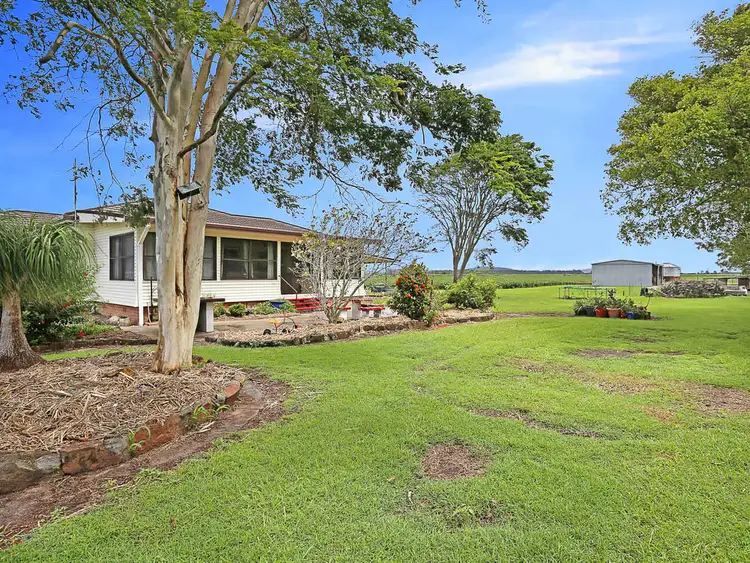 136 Middle Road, Palmers Island NSW 2463