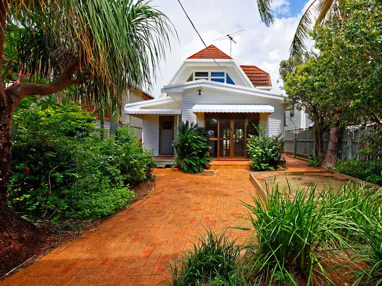 8 James Street, Scarborough QLD 4020