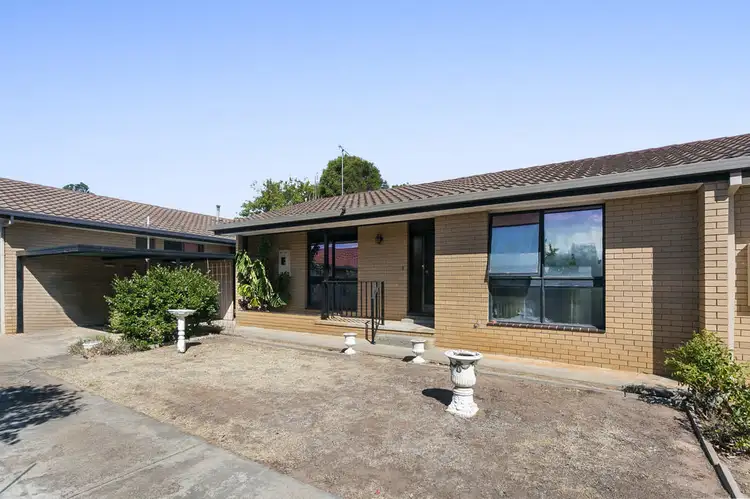 2/10 Button Street, Strathdale VIC 3550