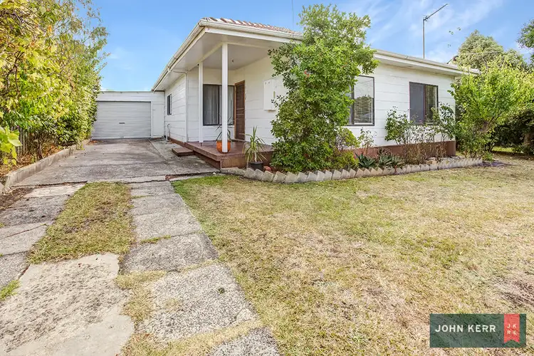 4 Ross Avenue, Moe VIC 3825