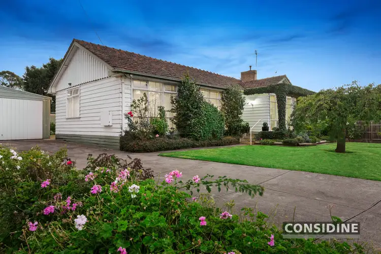 1a Mascoma Street, Strathmore VIC 3041