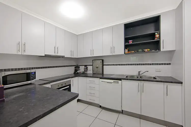 2/64 Warburton Street, North Ward QLD 4810