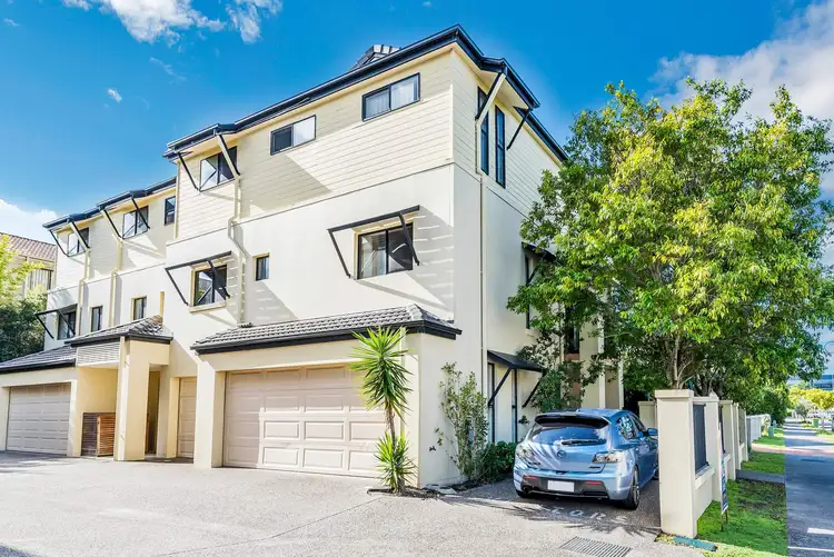 6/2 Tourangeau Crescent, Varsity Lakes QLD 4227