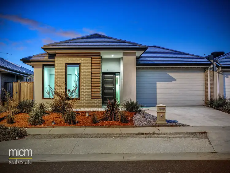 220 Sanctuary Lakes South Boulevard, Point Cook VIC 3030