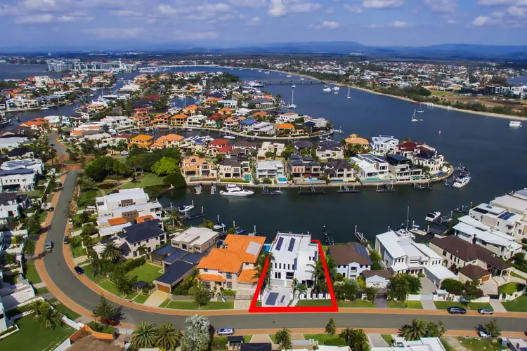 42 The Sovereign Mile, Sovereign Islands QLD 4216
