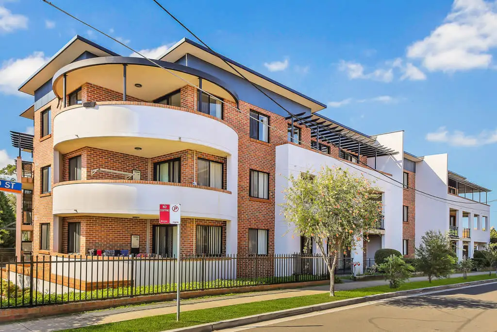 Main view of Homely unit listing, 4/362-364 Railway Tce, Guildford NSW 2161