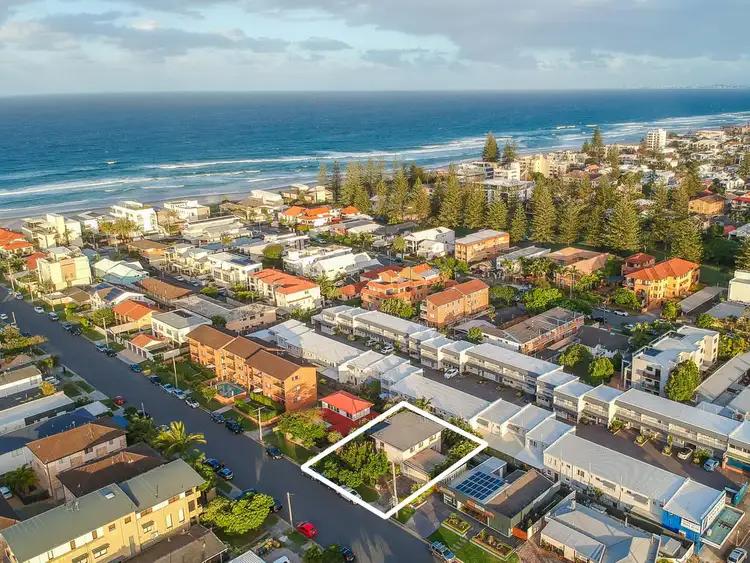 32 CRONULLA AVENUE, Mermaid Beach QLD 4218