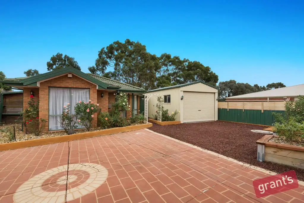 Main view of Homely house listing, 8 Onyx Court, Narre Warren VIC 3805