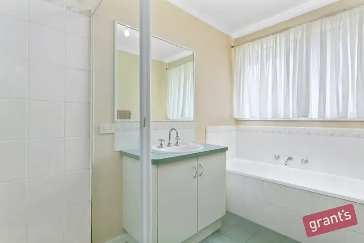 Seventh view of Homely house listing, 8 Onyx Court, Narre Warren VIC 3805