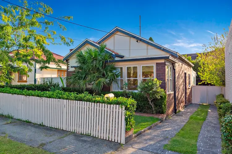 1 Brooklyn St, Strathfield South NSW 2136