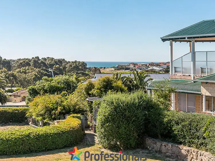 Second view of Homely house listing, 3 Flinton Court, Halls Head WA 6210
