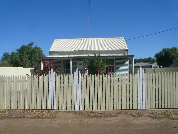 12 Molyneaux Street, Warracknabeal VIC 3393