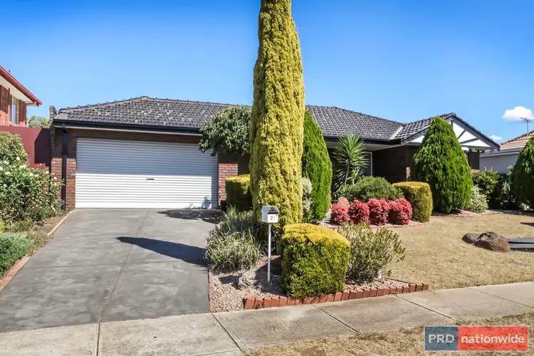 27 Pinnacle Crescent, Brookfield VIC 3338