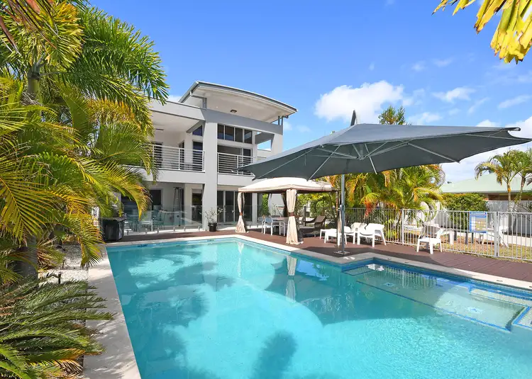 235 Cypress Street, Urangan QLD 4655