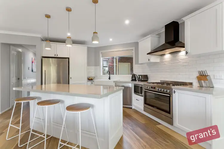 Second view of Homely house listing, 5 Phelan Place, Narre Warren VIC 3805