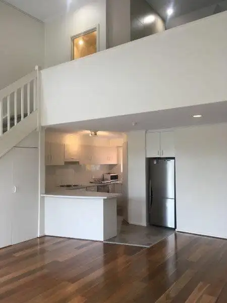 21/11-18 Pennington Tce