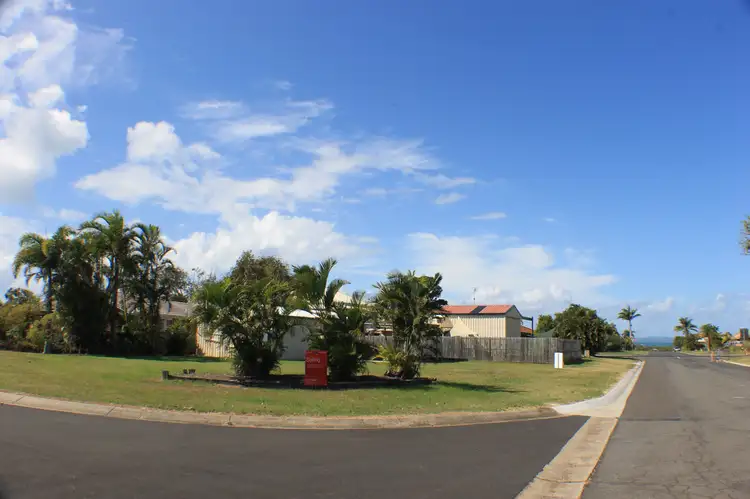 1 Seaspray Court, Urangan QLD 4655