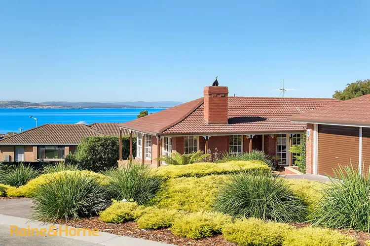 4 Edison Avenue, Blackmans Bay TAS 7052