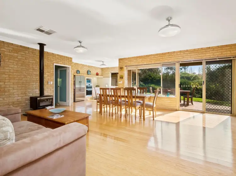 6 Agnes Close, Lesmurdie WA 6076
