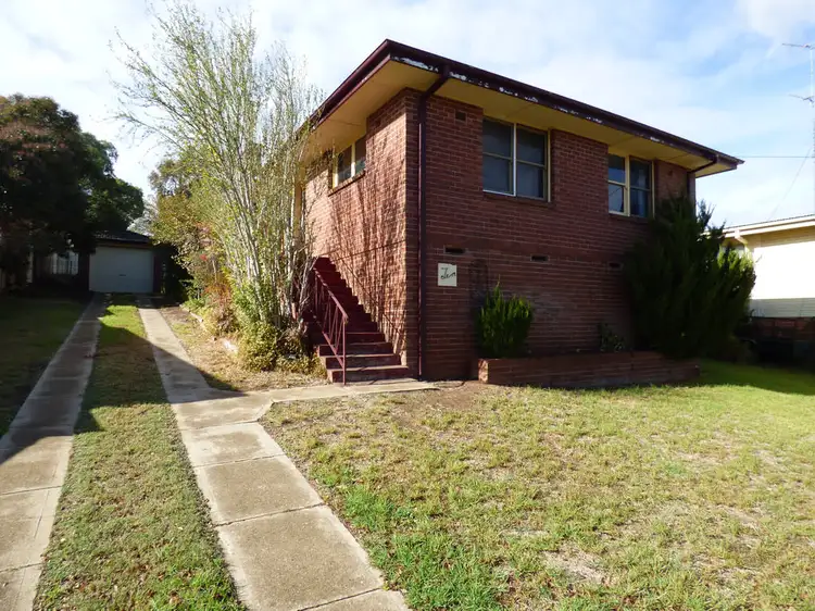 10 Milong Street, Young NSW 2594