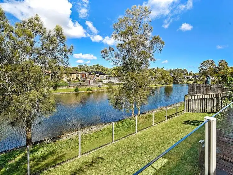 18 Lakes Circuit, Burleigh Waters QLD 4220