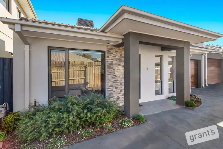 2/22 Hazeldene Court, Berwick VIC 3806