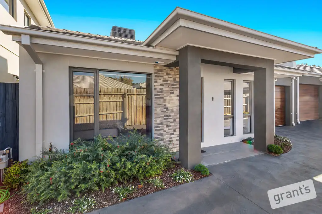 Main view of Homely house listing, 2/22 Hazeldene Court, Berwick VIC 3806