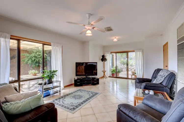 1 Planters Drive, Hallett Cove SA 5158