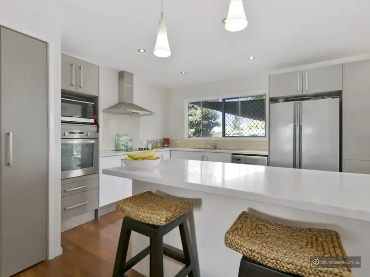 2 Woonara Drive, Petrie QLD 4502