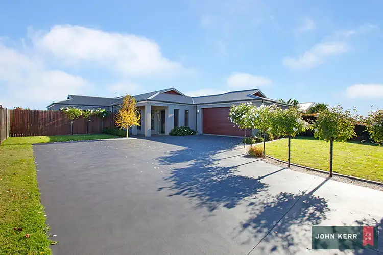 11 Villeneuve Dr, Trafalgar VIC 3824