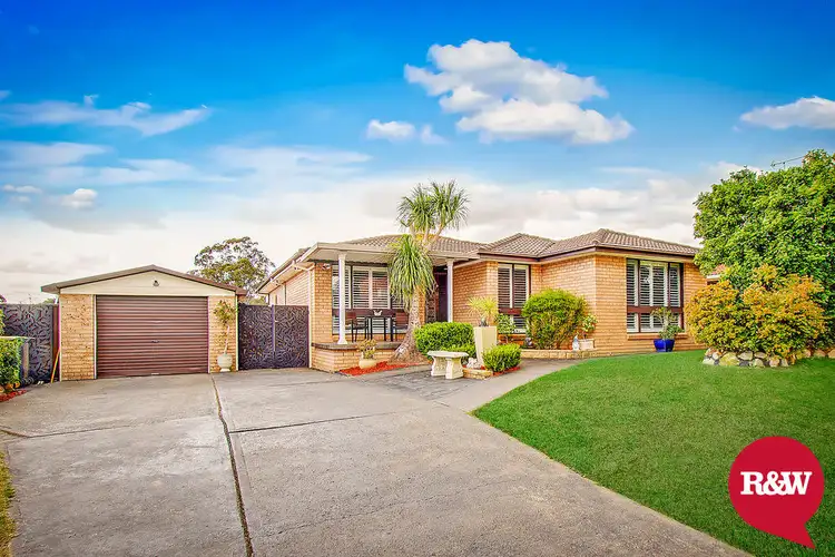 16 Derwent Place, St Clair NSW 2759