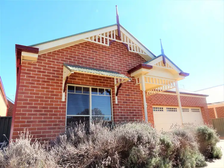 2 /80 Rocket Street, Bathurst NSW 2795