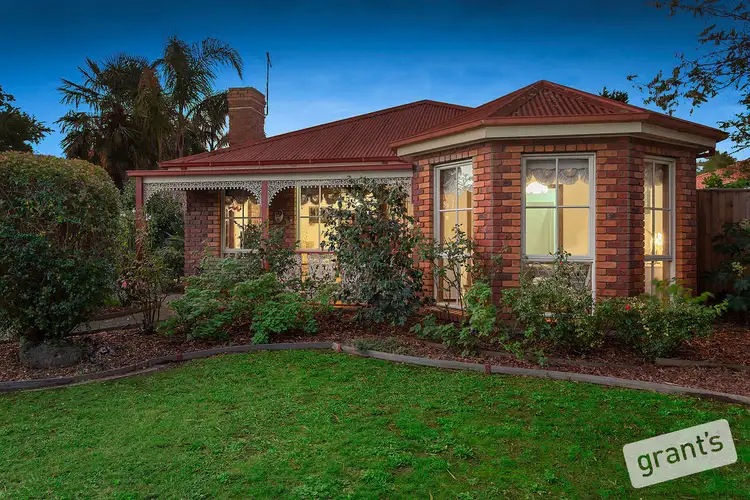 1 Hollydale Close, Berwick VIC 3806