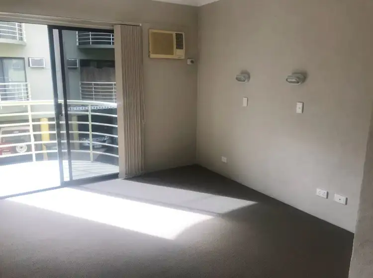 Fourth view of Homely unit listing, 4/11 Undoolya Road, East Side NT 870