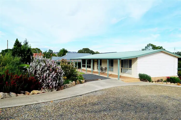 9 Camp Street, Adelong NSW 2729