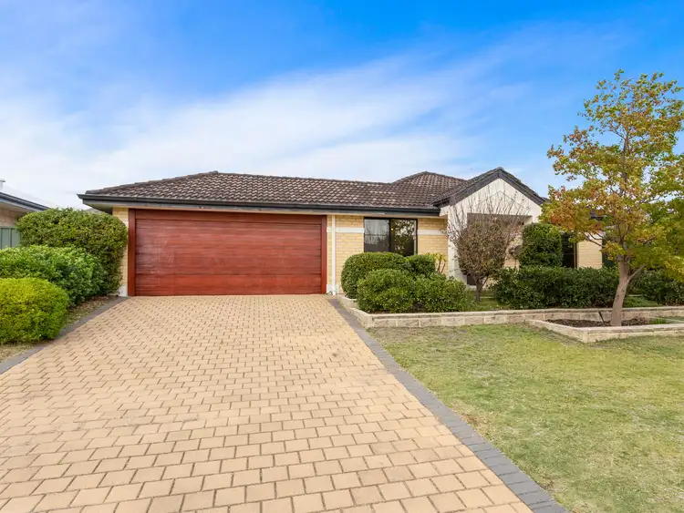 24 Merlin Way, Wattle Grove WA 6107