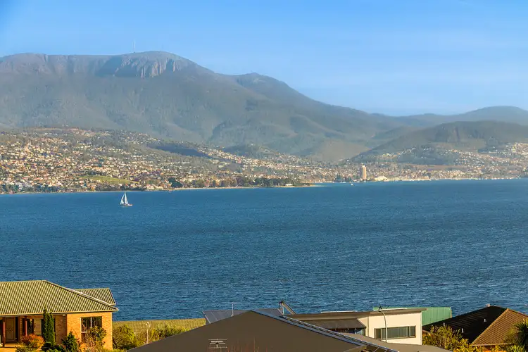 16 Regatta Place, Tranmere TAS 7018